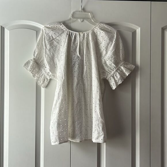 Universal Thread White Cotton Eyelet Blouse Size Small New with Tags - Picture 4 of 4